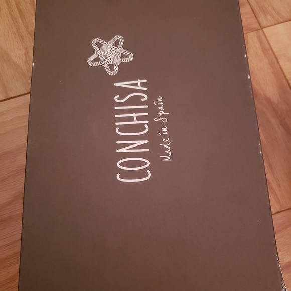 Shoes - Picture 7 of 8